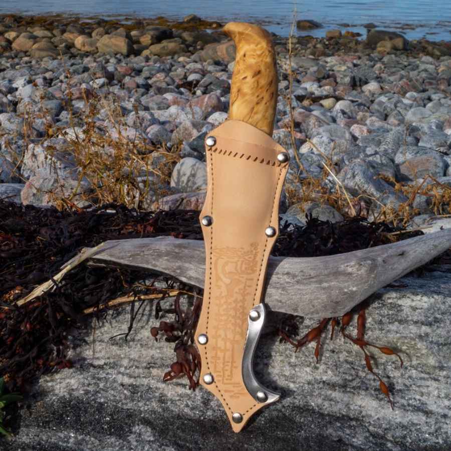 Iisakki Järvenpää multifunktions fiskekniv med lang, fleksibel stålklinge og ergonomisk formet træskaft.